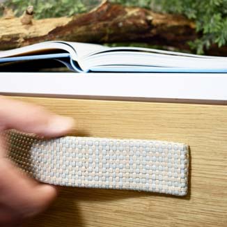 Außergewöhnliche Schrankgriffe aus Leder von minimaro Außergewöhnliche Schrankgriffe aus Leder von minimaro