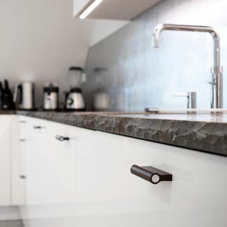 Küchengriffe aus Aluminium und Leder von minimaro Küchengriffe aus Aluminium und Leder von minimaro