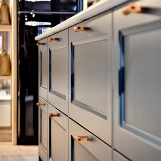 Küchengriffe aus exklusivem Leder in vielen Farben Küchengriffe aus exklusivem Leder in vielen Farben