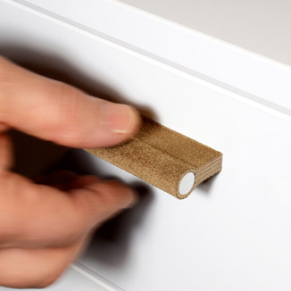 Handgefertigte Ledergriffe aus Wildleder und Aluminium Handgefertigte Ledergriffe aus Wildleder und Aluminium