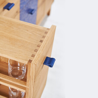Möbelgriffe aus blaum Leder - handgefertigt von minimaro - luxury furniture handles Möbelgriffe aus blaum Leder - handgefertigt von minimaro - luxury furniture handles