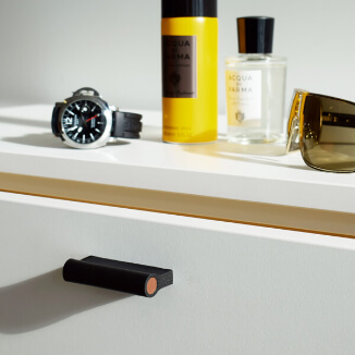 Möbelgrifef aus Leder im Vintage-Look mit Kupfer Möbelgrifef aus Leder im Vintage-Look mit Kupfer