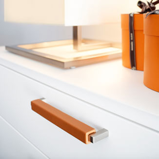 Stangengriffe aus Leder handgefertigt von minimaro Stangengriffe aus Leder handgefertigt von minimaro - luxury furniture handles