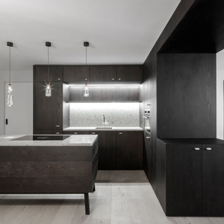 Möbelgriffe in weiß an dunkler Küche Möbelgriffe in weiß an dunkler Küche