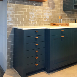 Kuechengriff aus Leder für alle Kuechenfronten Kuechengriff aus Leder für alle Kuechenfronten