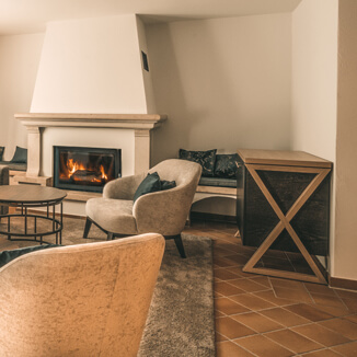 Ledergriffe im Hotel Mont Cervin Palace in Zermatt Möbelgriffe aus Leder im Hotel Mont Cervin Palace in Zermatt