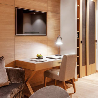 Möbelriffe aus Leder im Hotelzimmer Möbelgriffe aus Leder für Hotelzimmer