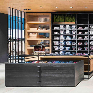 Möbelgriffe MILANO-PURE in Shopeinrichtung Möbelgriffe MILANO-PURE in Shopeinrichtung