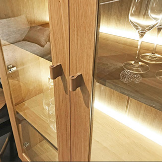 Cabinet handles made of luxury leather by minimaro Cabinet handles made of luxury leather by minimaro