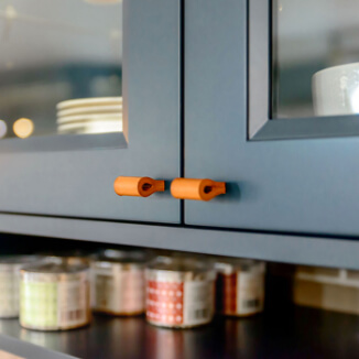 Kitchen handles made of vintage leather by minimaro Kitchen handles made of vintage leather by minimaro