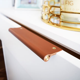 Recessed drawer pulls KENT in color cinnamon with brass Recessed drawer pulls KENT in color cinnamon with brass