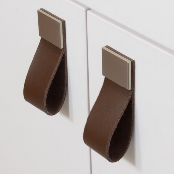 Leather loop handles made of brown leather