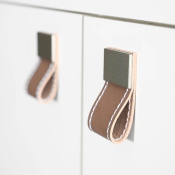 Loop handles with decorative stitching from minimaro